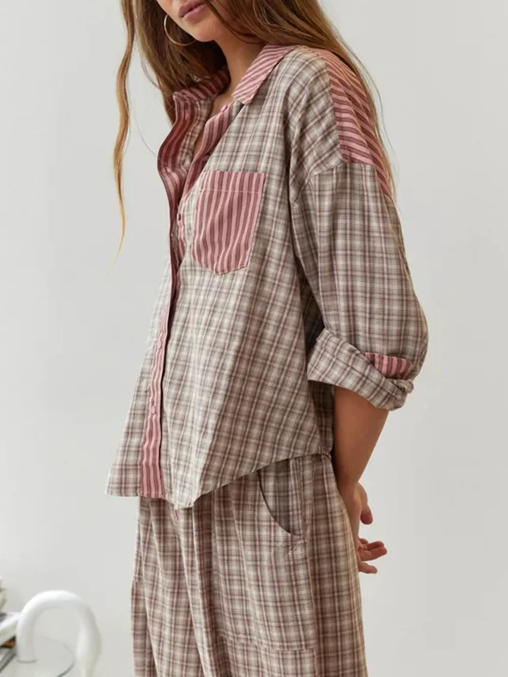 Olivia - Mixed striped shirt with oversize style and comfort.