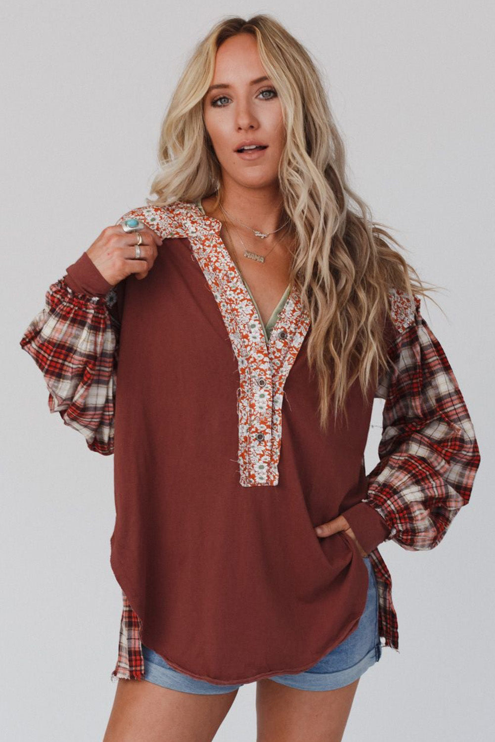 Martina | Blusa boho chic con maniche fantasia e dettagli floreali