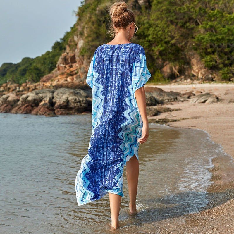 Women's beach kaftan with modern wave pattern Ivyshape