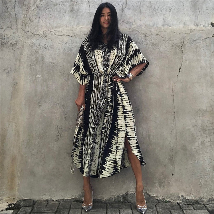 Ladies beach kaftan with artistic pattern and wide-cut sleeves Ivyshape