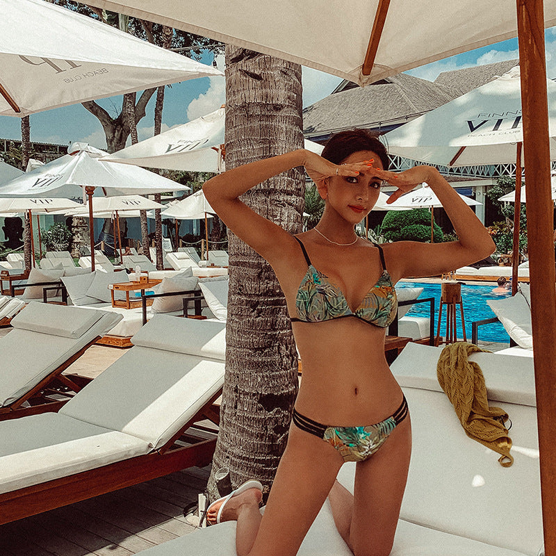 Ladies triangle bikini set with floral print and sophisticated strap details Ivyshape