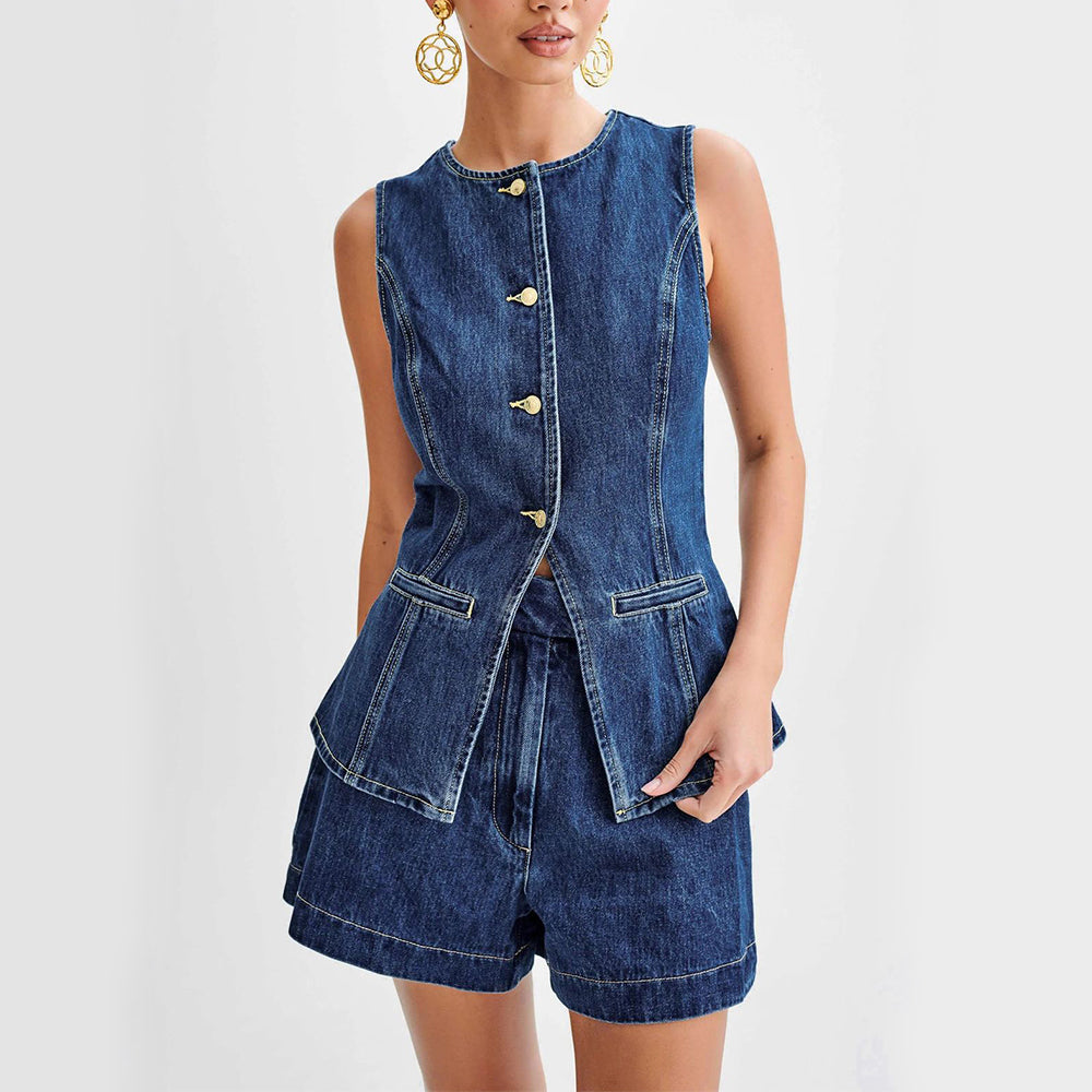 Valentina : Outfit casual in denim: gilet e pantaloncini senza maniche