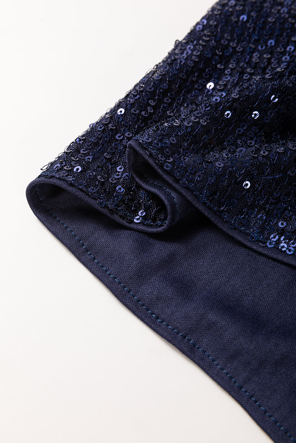 Laura | Top nero senza maniche con paillettes e scollo a V