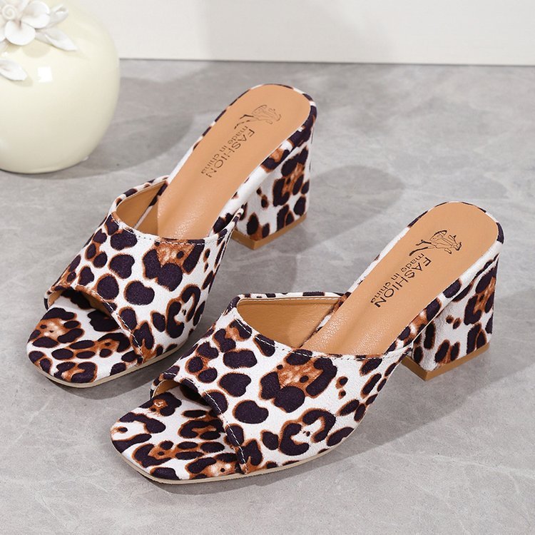 Mila - Sandalias abiertas con estampado de leopardo