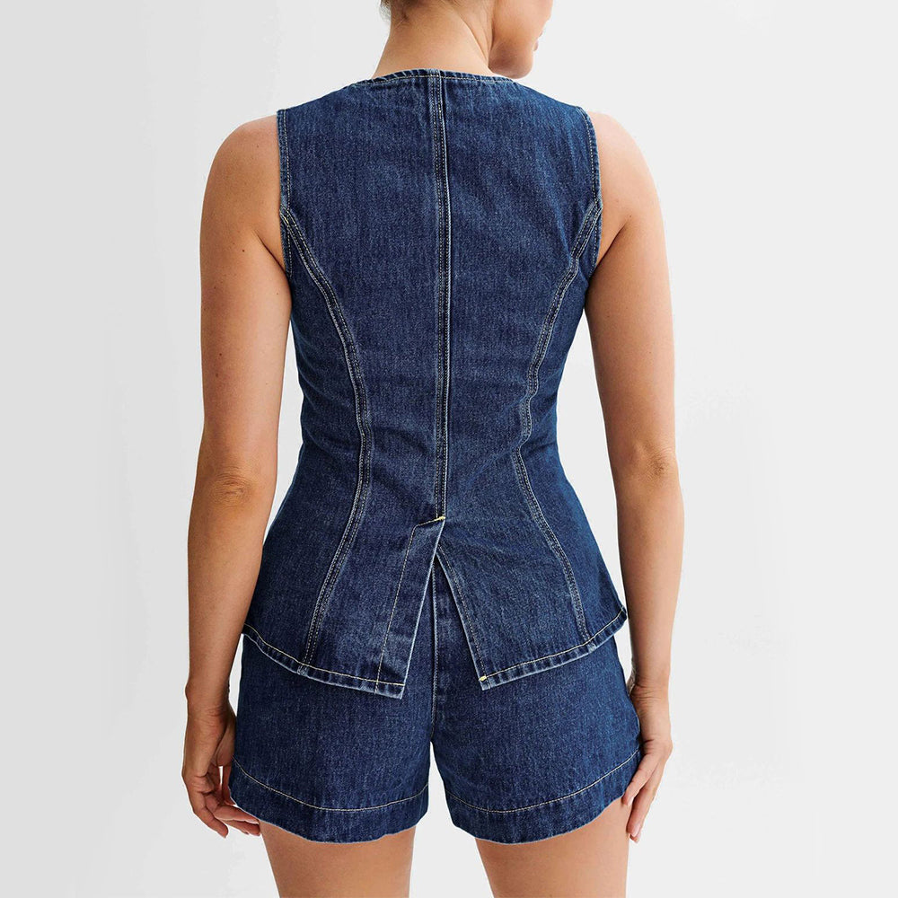 Valentina : Outfit casual in denim: gilet e pantaloncini senza maniche