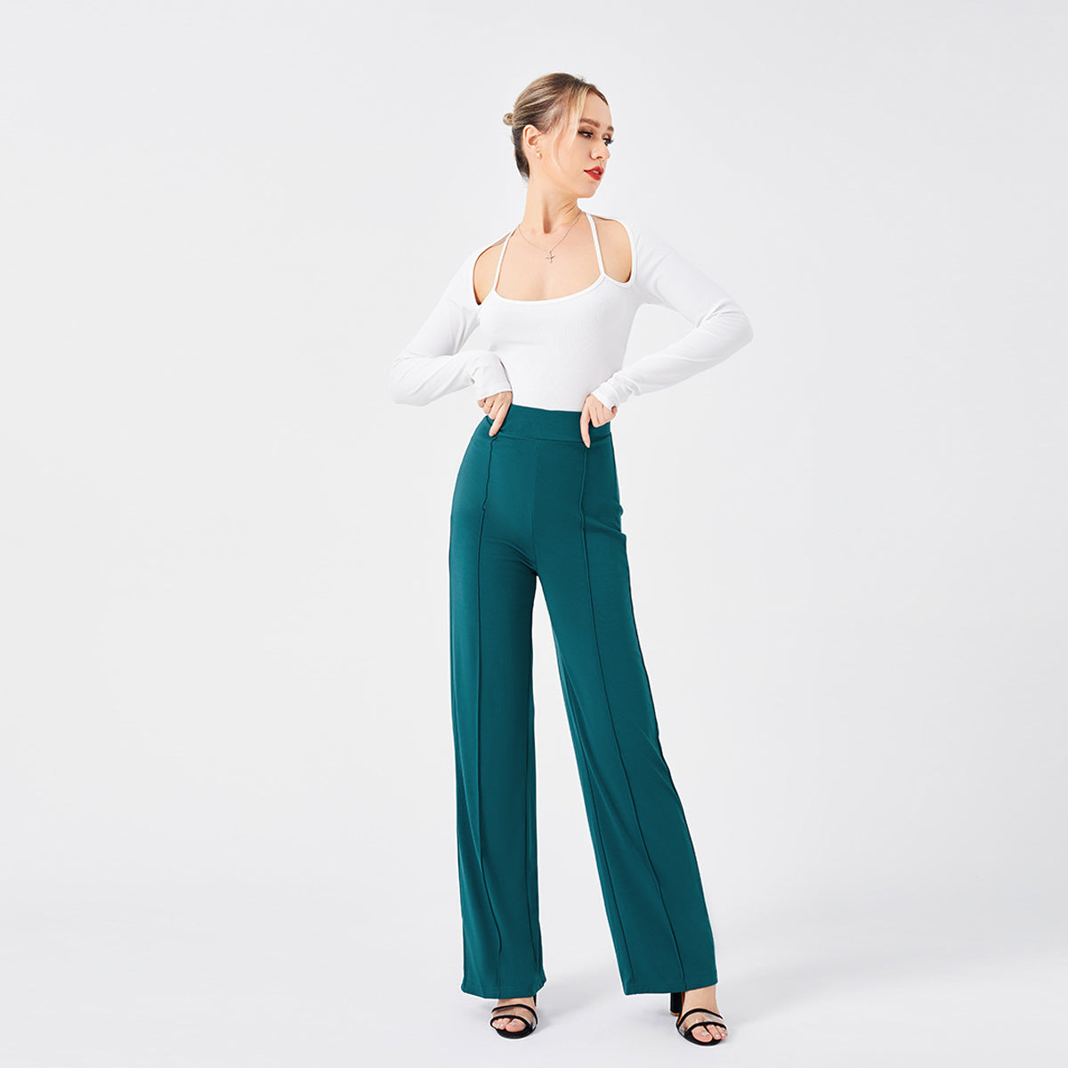 Carmen | Pantaloni casual in tinta unita, vestibilità slim, vita alta e fondo a campana