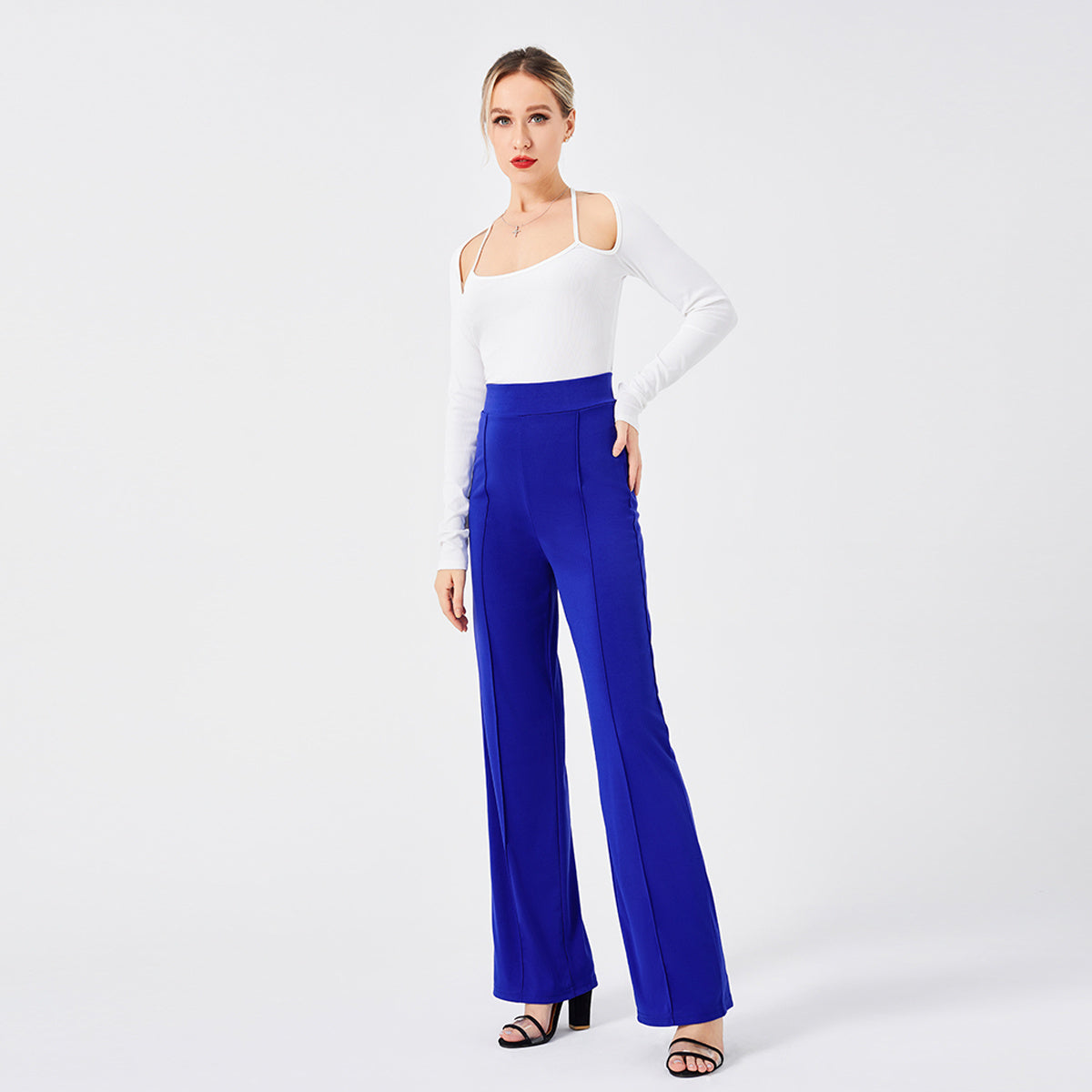 Carmen | Pantaloni casual in tinta unita, vestibilità slim, vita alta e fondo a campana