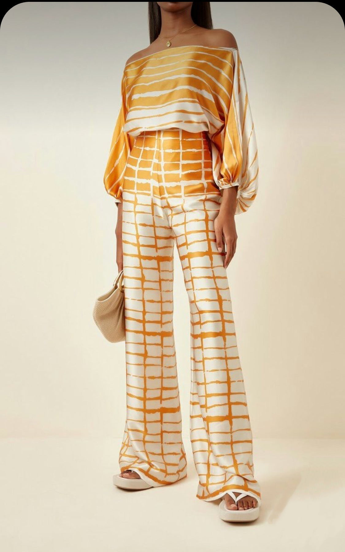 Naomi - Printed off-shoulder set with flowing style