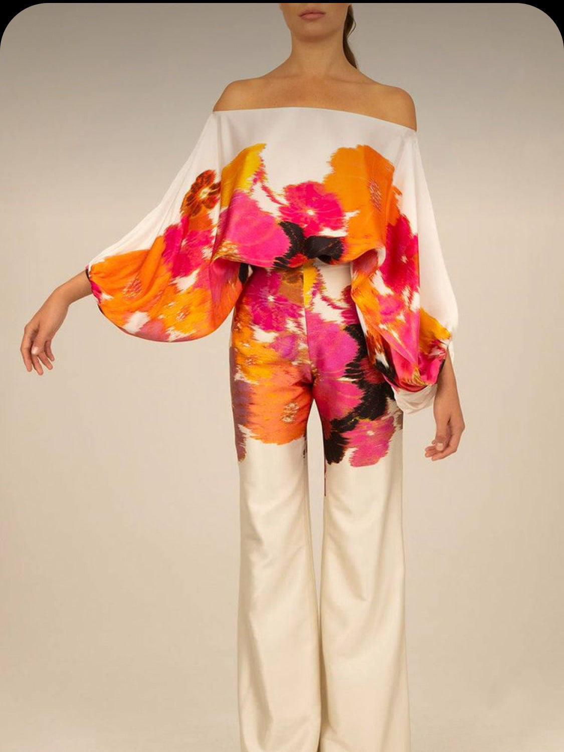 Naomi - Printed off-shoulder set with flowing style