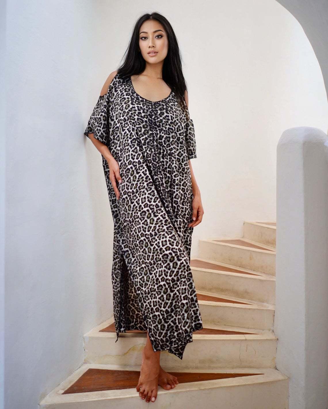 Women Elegant lightweight summer kaftan with snake pattern Ivyshape