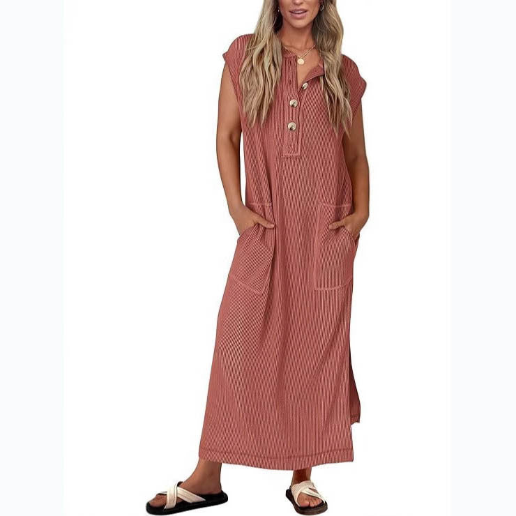 Women’s maxi dress with practical pockets and button closures Ivyshape