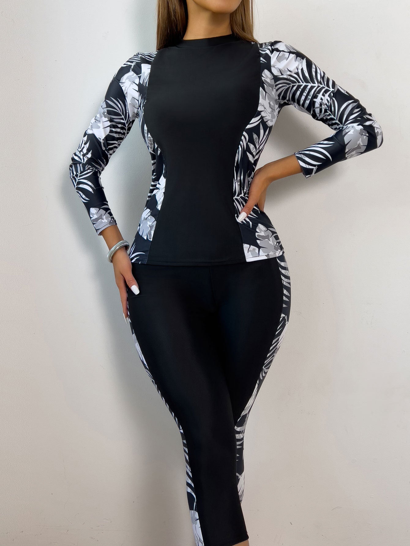 Ladies sporty swimsuit with long sleeves and floral pattern Ivyshape