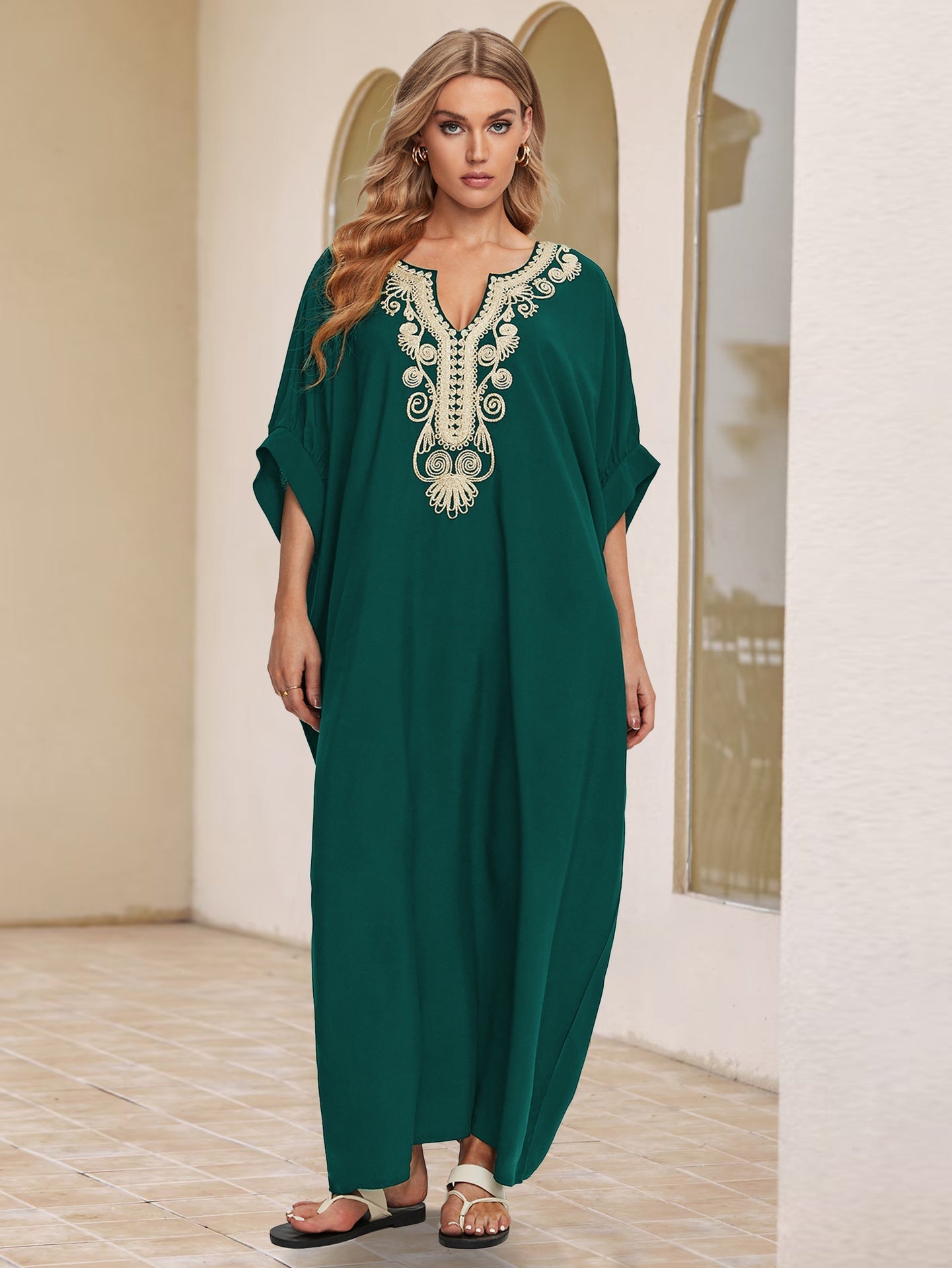Ladies Elegant Kaftan with elaborate embroideries Ivyshape