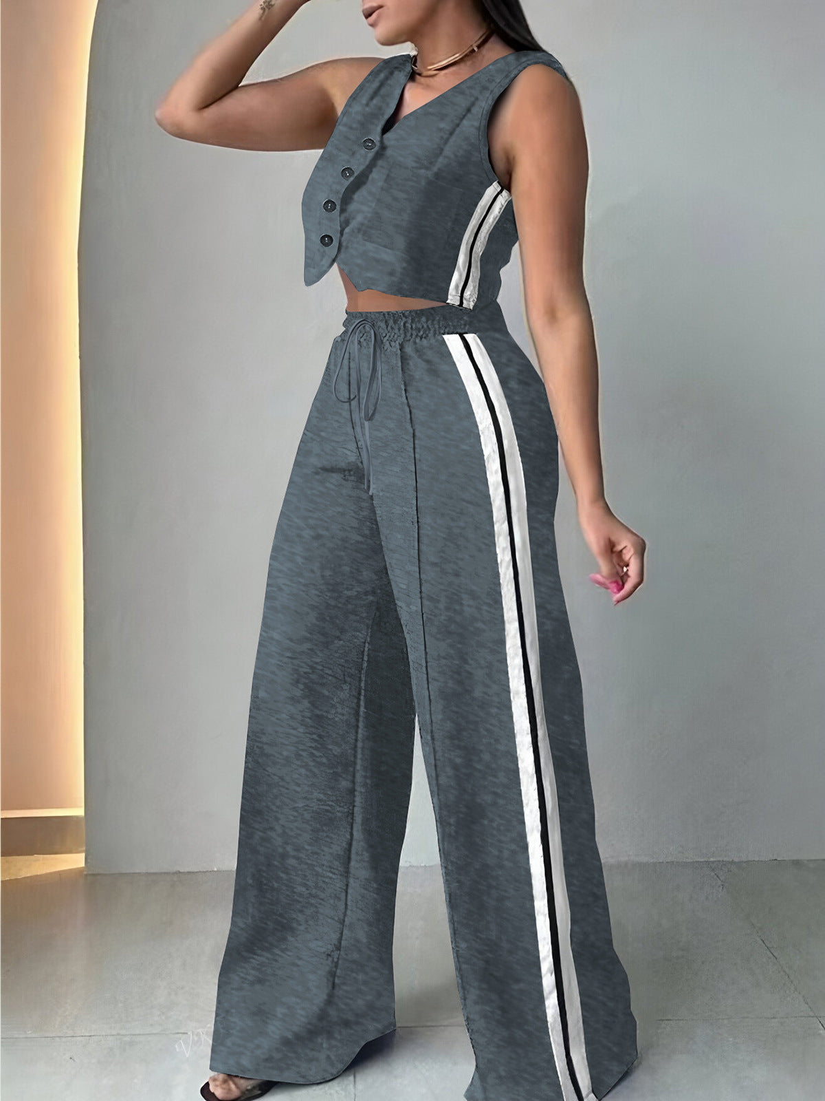 Ladies casual two-piece set with cropped top and wide-cut pants Ivyshape