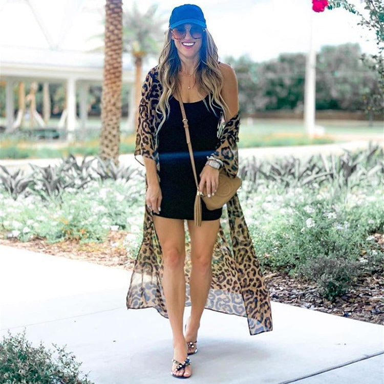 Women's beach cover-up with animal print design and casual cut Ivyshape