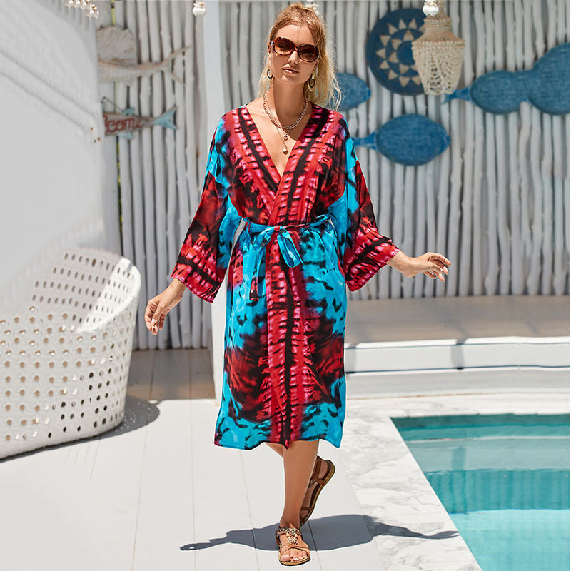Ladies elegant beach kaftan with loose cut and colorful pattern Ivyshape