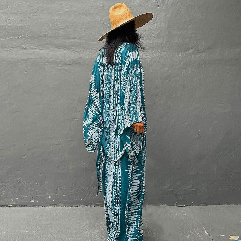 Women's Beach Kimono with Artistic Ikat Pattern and Side Slit Ivyshape