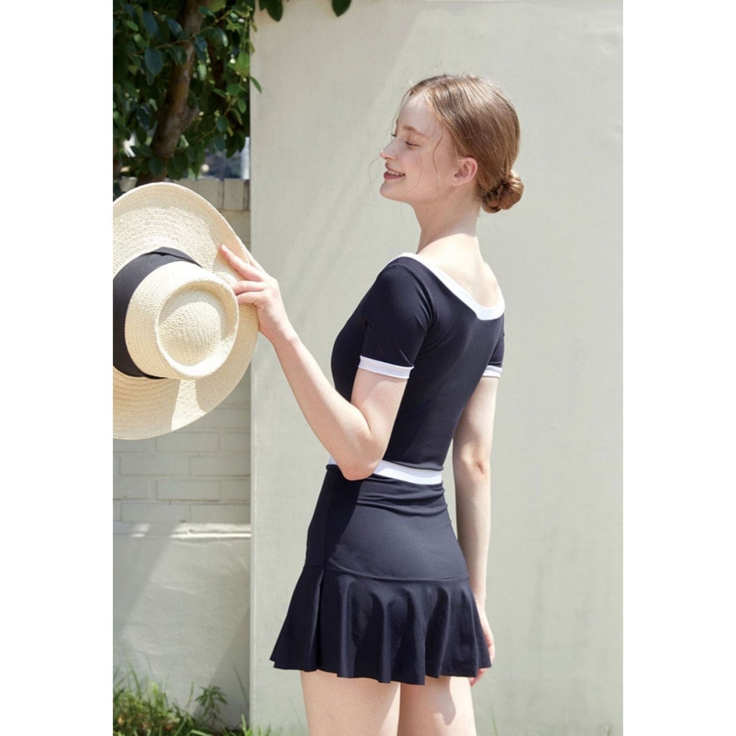 Ladies sporty dress with ruffles and contrasting sleeves Ivyshape