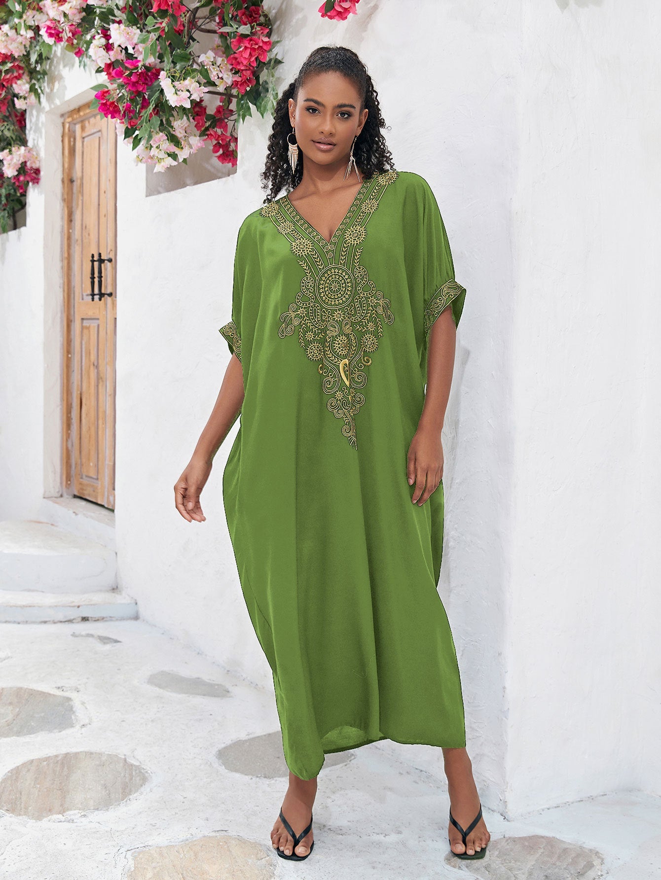 Women's maxi dress with luxurious, elaborate embroidery Ivyshape