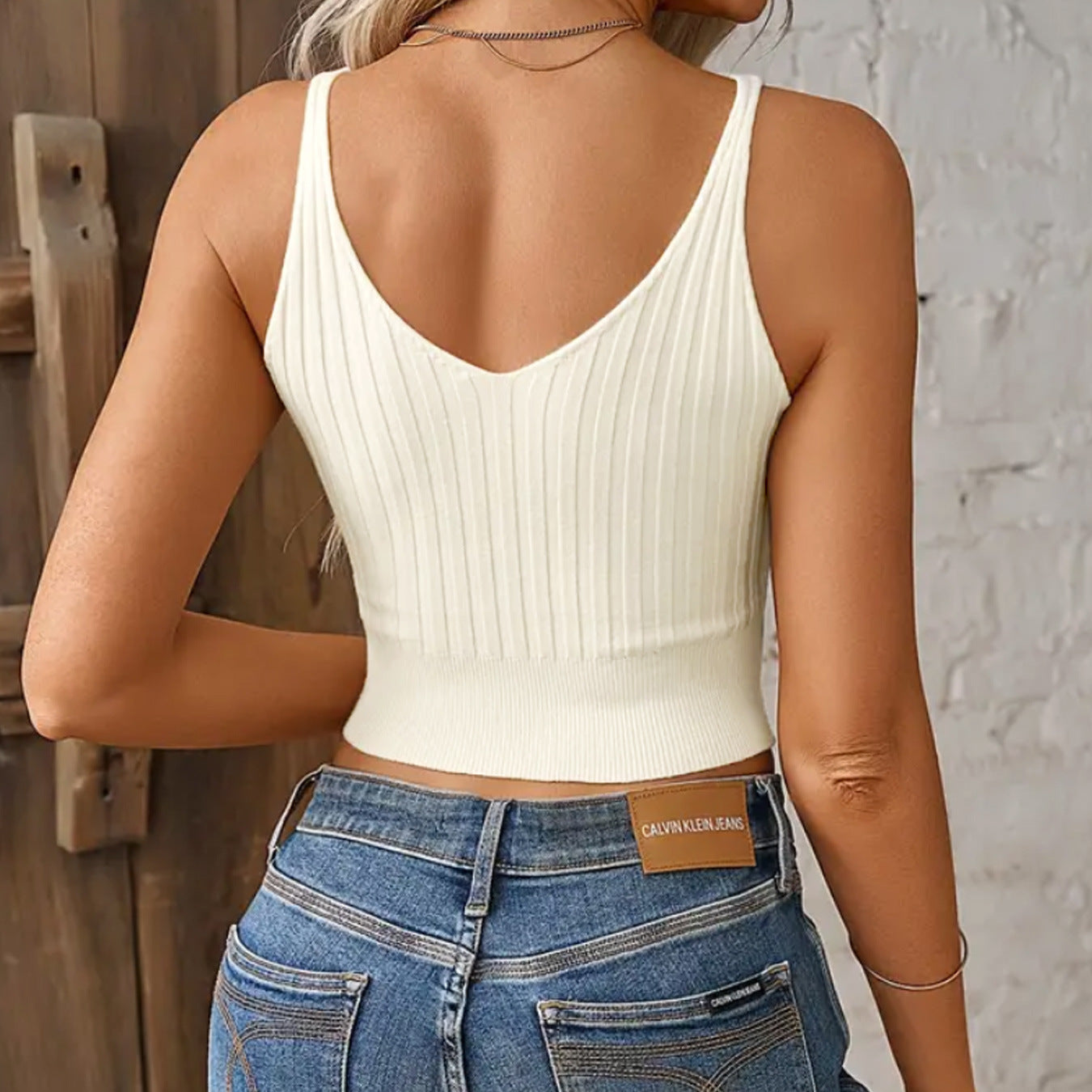Women cropped ribbed top with V-neck Ivyshape
