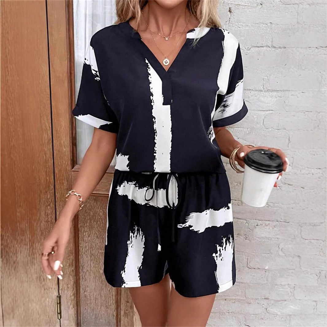 Women's short-sleeve jumpsuit with modern graphic print Ivyshape