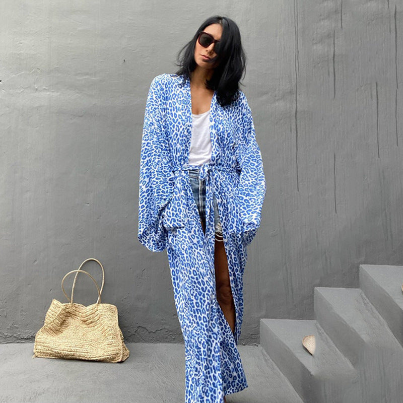 Women's elegant kaftan with animal print and wide sleeves Ivyshape