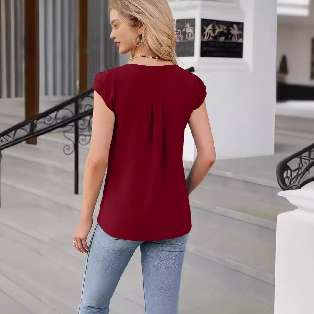 Ladies elegant pleated blouse with V-neck Ivyshape