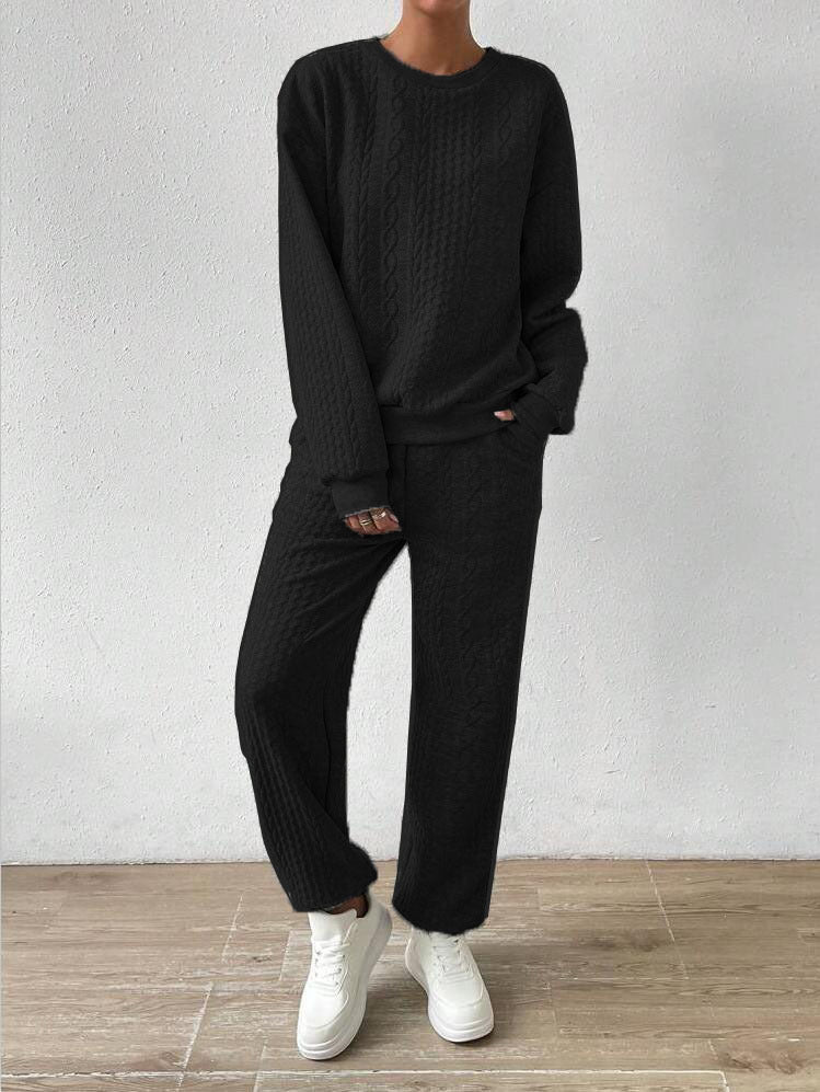 Ladies knitted suit with cable braid pattern Ivyshape