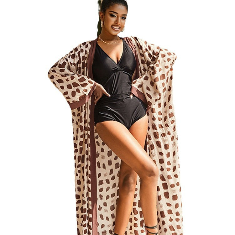 Ladies elegant wrap kimono with graphic pattern and wide cut Ivyshape
