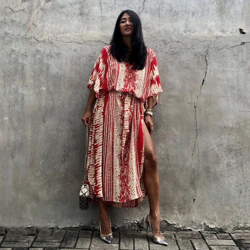 Ladies beach kaftan with artistic pattern and wide-cut sleeves Ivyshape