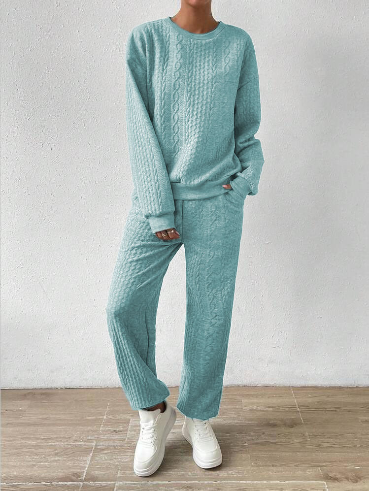 Ladies knitted suit with cable braid pattern Ivyshape