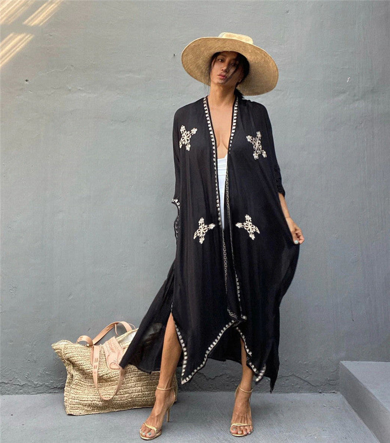 Ladies beach tunic with elaborate decoration and side slit Ivyshape