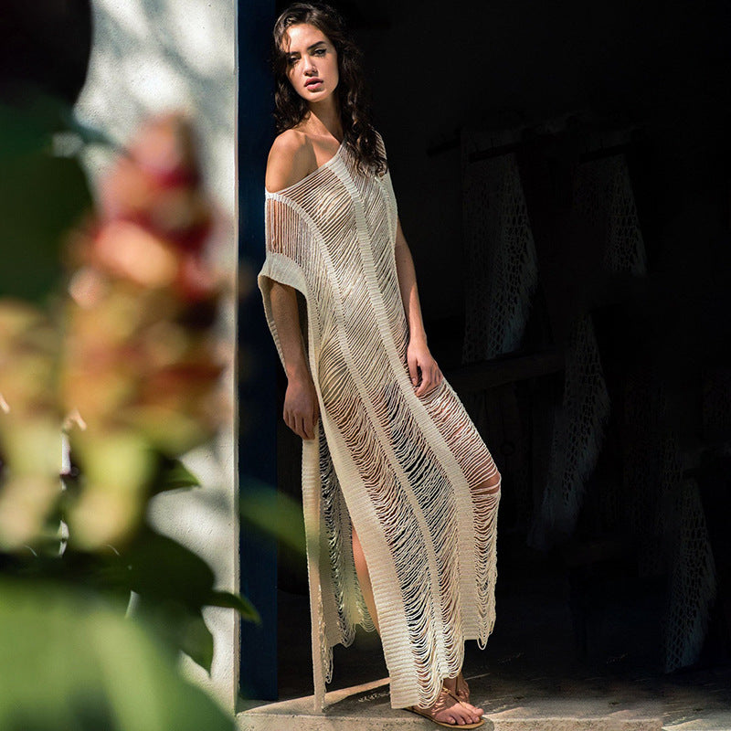 Women airy beach cover-up made of fine lace Ivyshape