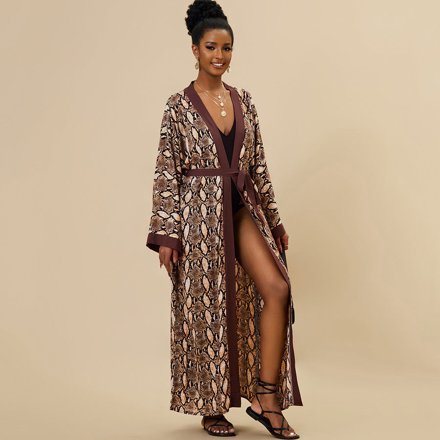 Women's luxurious bathrobe with exotic pattern Ivyshape