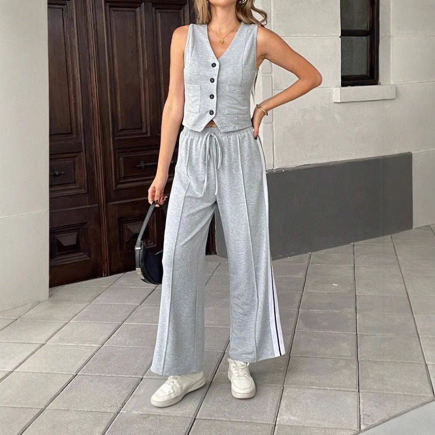 Ladies casual two-piece set with cropped top and wide-cut pants Ivyshape