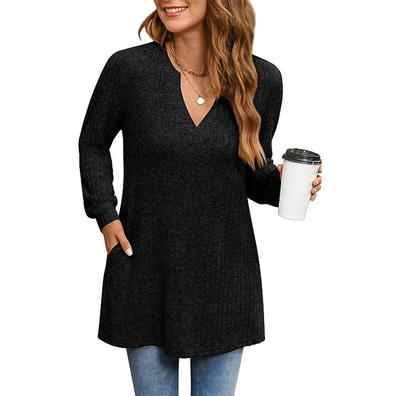 Women’s knitted sweater with side welt pocket and V-neck Ivyshape
