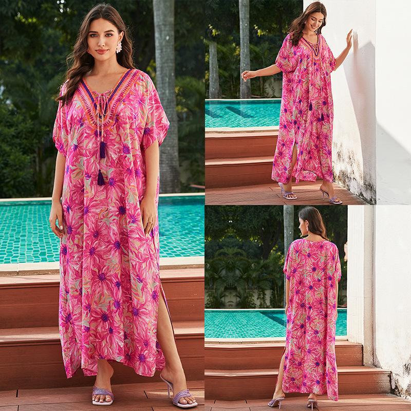 Women's maxi dress with colorful animal motif and elegant V-neck Ivyshape