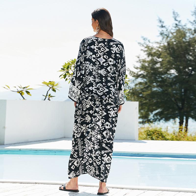 Women's beach tunic with elegant patterned border and deep slit Ivyshape