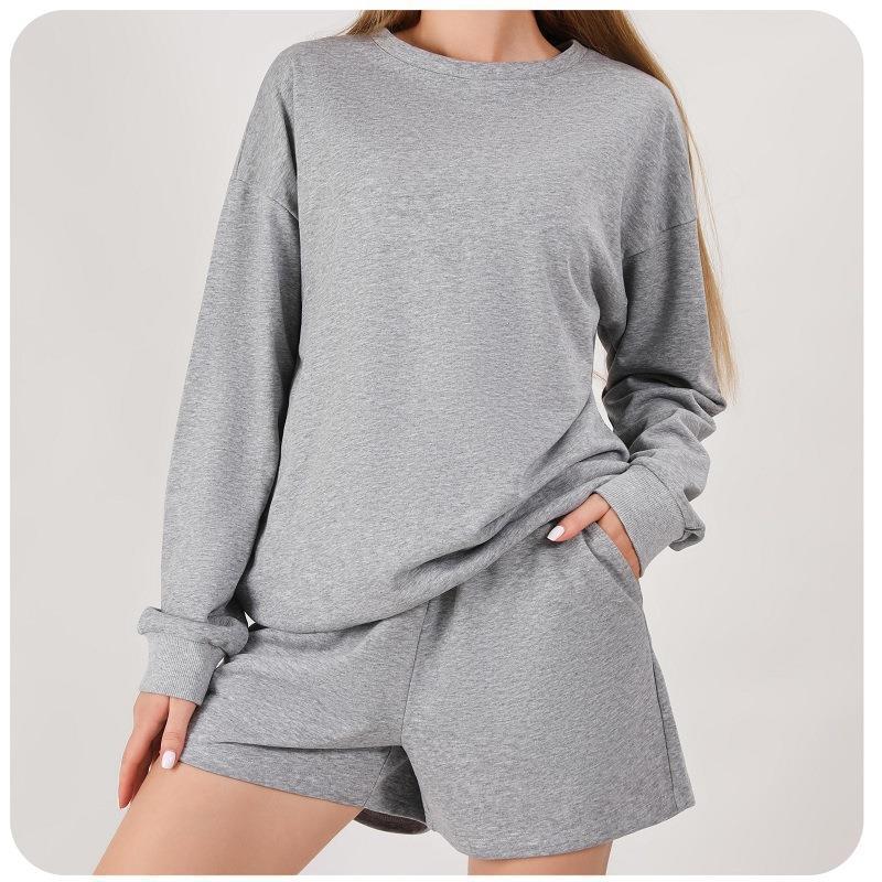 Ladies casual leisure set with long-sleeve top and shorts Ivyshape