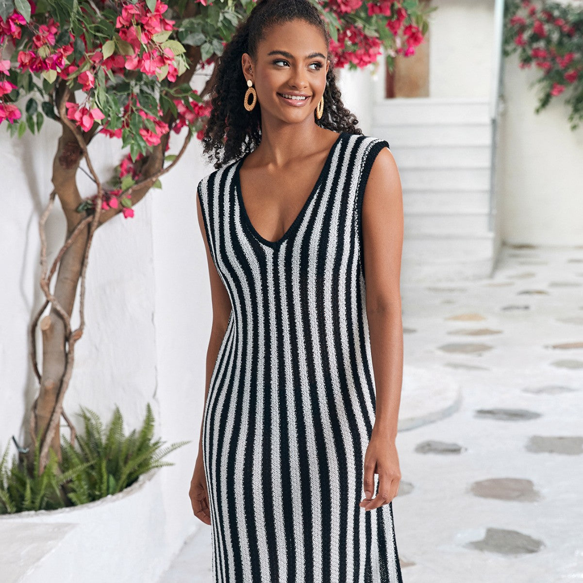 Women's knit dress with deep V-neck and sophisticated stripe pattern Ivyshape