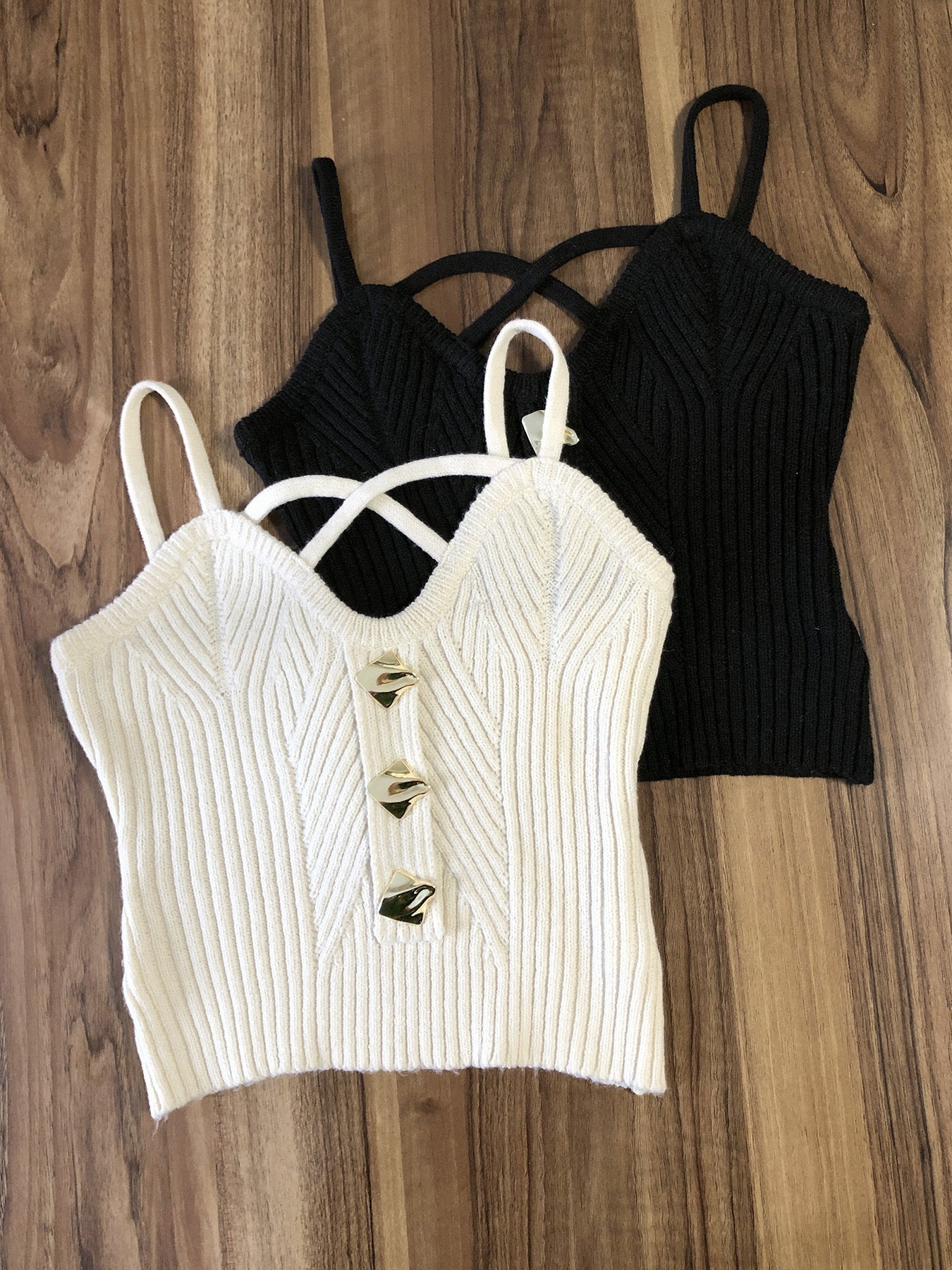 Women's cropped knit top with trendy straps and textured design Ivyshape