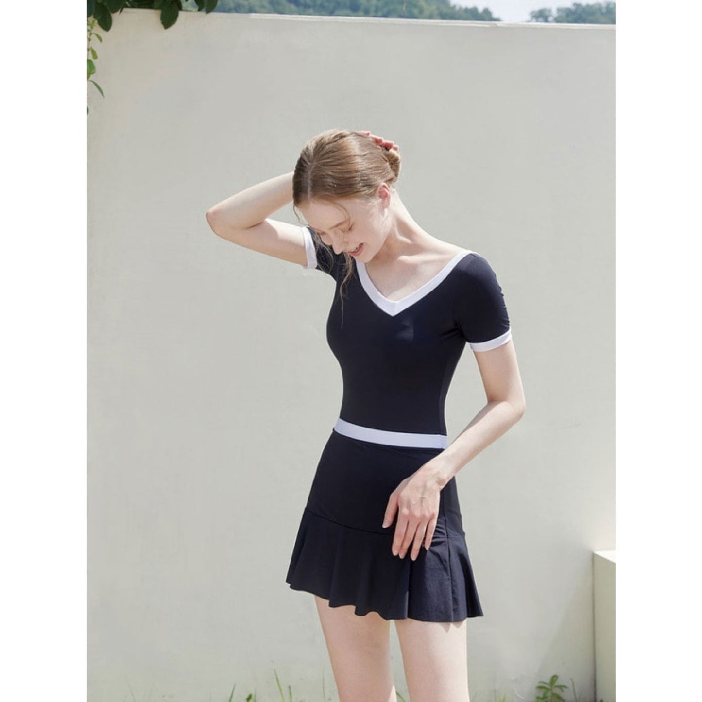 Ladies sporty dress with ruffles and contrasting sleeves Ivyshape