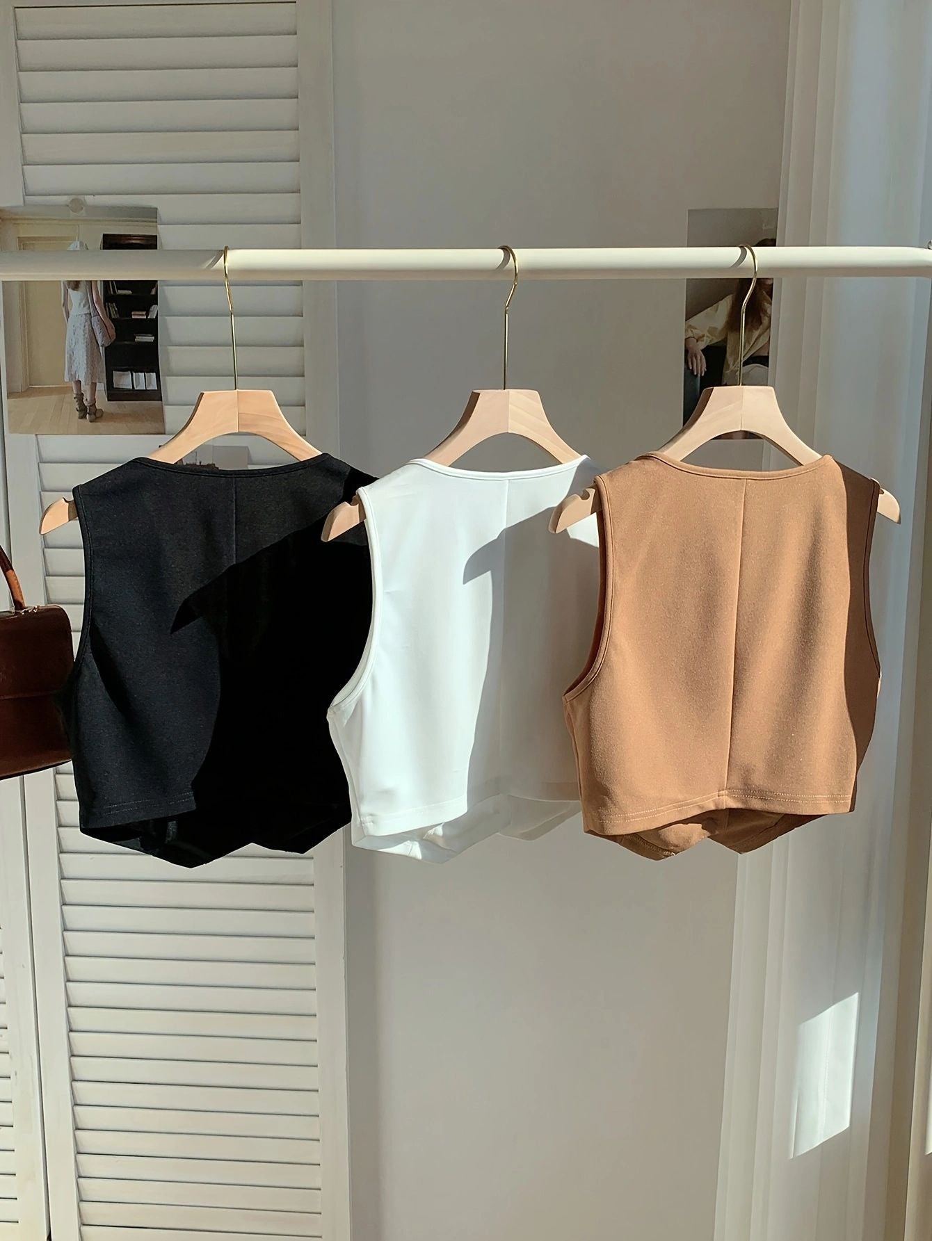 Women's cropped top with elegant cut and softly flowing fabric Ivyshape
