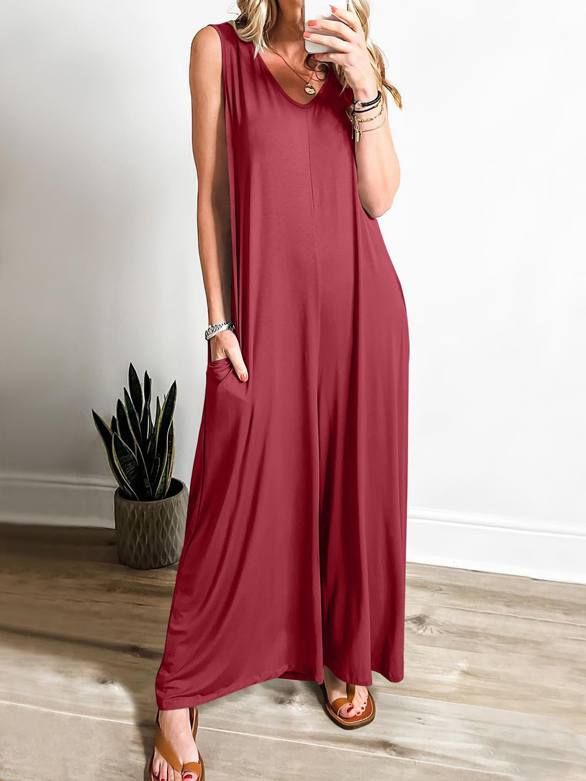 Women's sleeveless maxi dress with side pockets and flowing silhouette Ivyshape