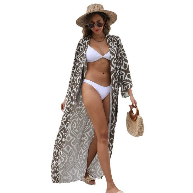 Ladies beach coat with intricate pattern and wide sleeves Ivyshape