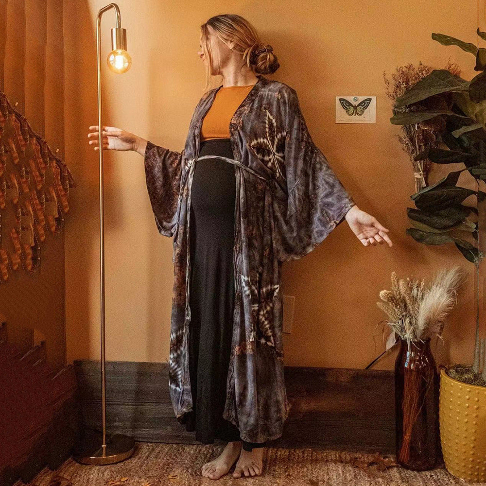 Women's fashionable kimono with unique batik design and wide cut Ivyshape