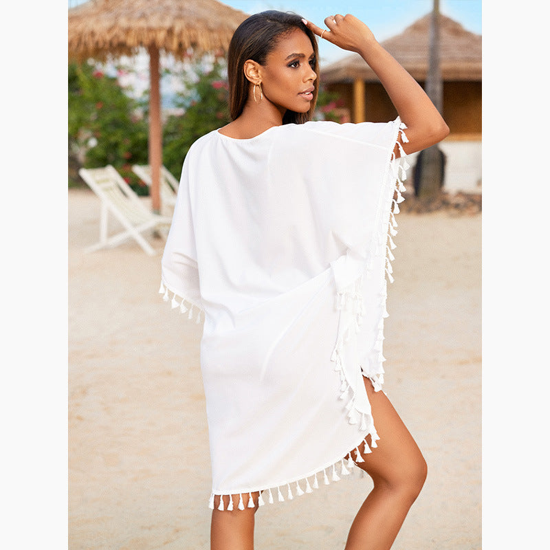 Ladies beach poncho with fringes and elegant pattern Ivyshape