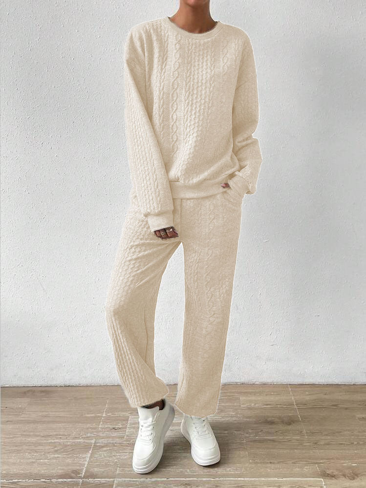 Ladies knitted suit with cable braid pattern Ivyshape