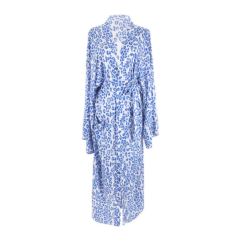 Women's elegant kaftan with animal print and wide sleeves Ivyshape