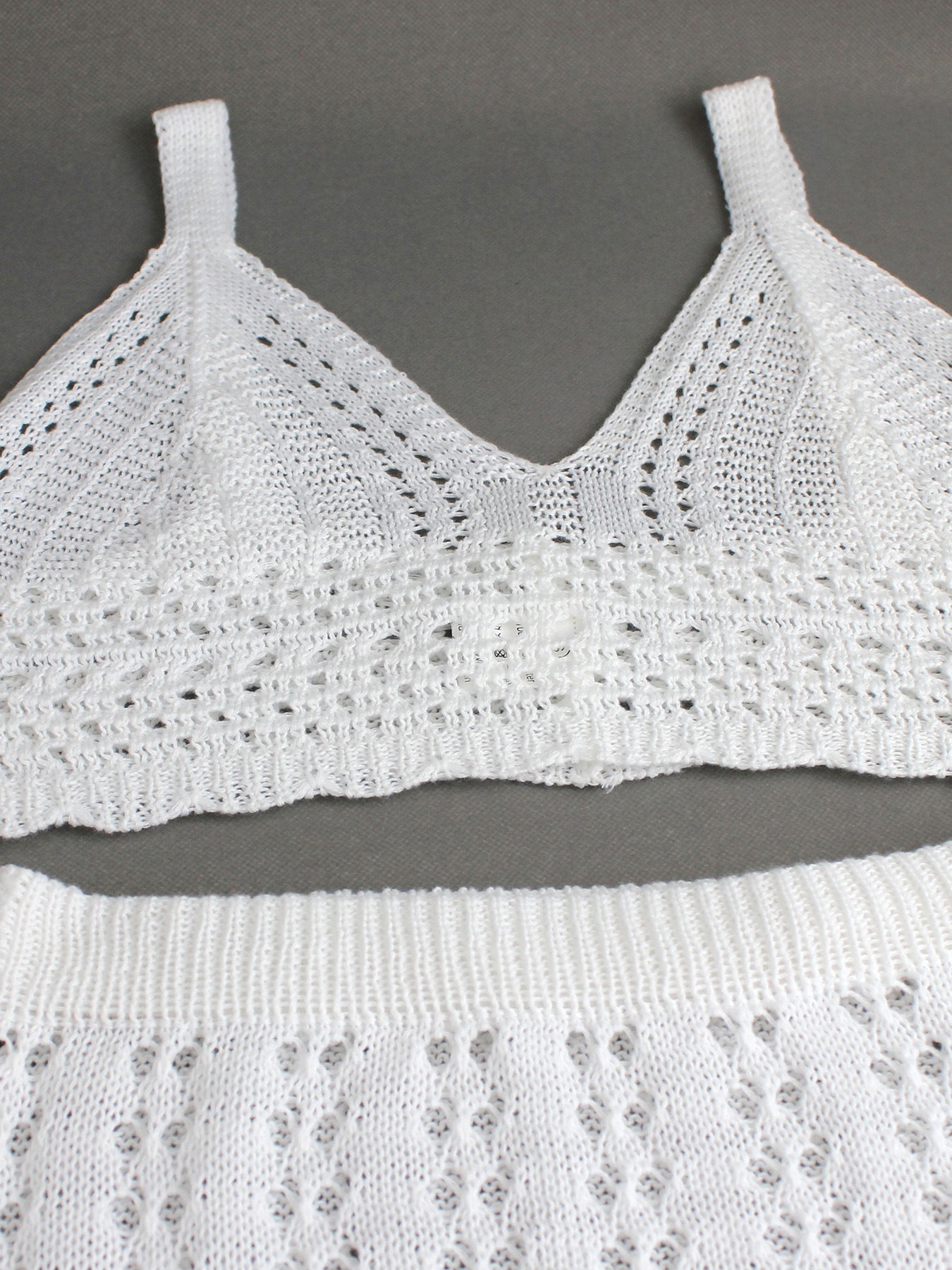 Women's Crochet Crop Top with V-Neck and Fine Details Ivyshape